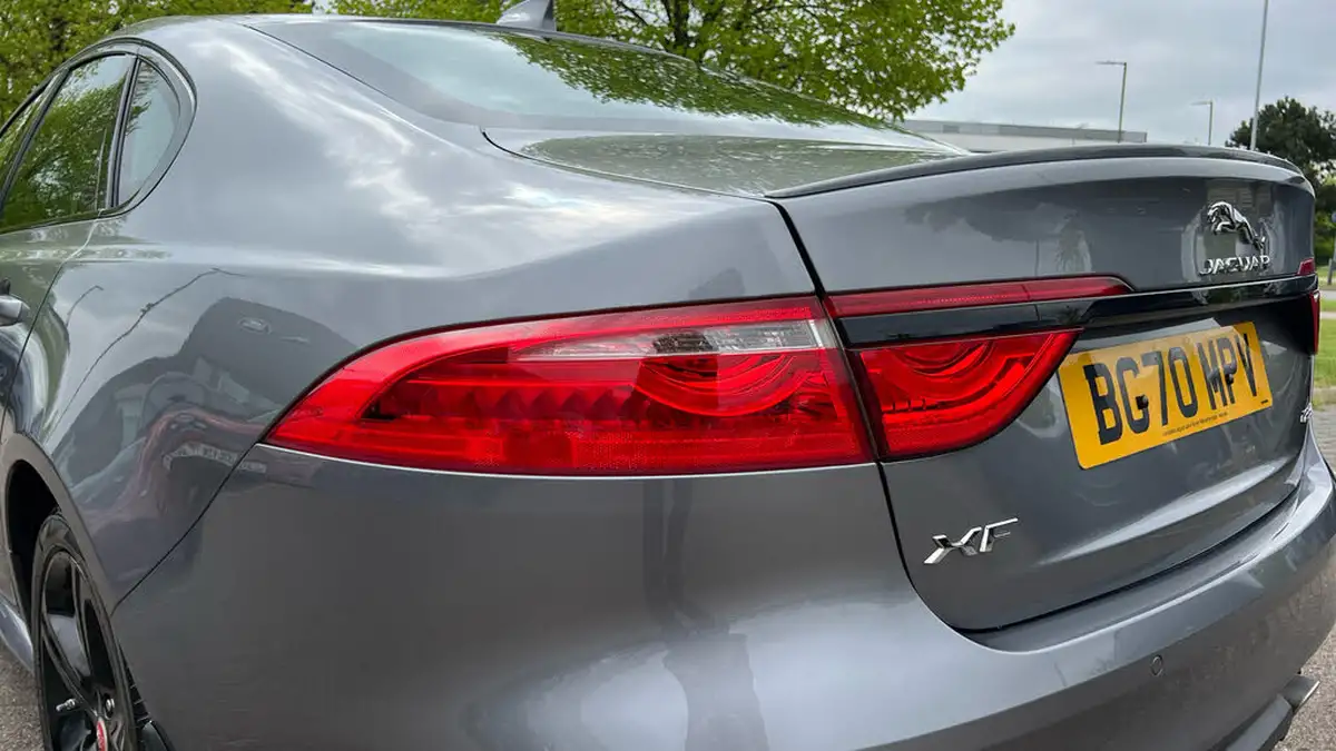 2020-jaguar-xf-20i-r-sport-250ps-saloon-4d-big-18