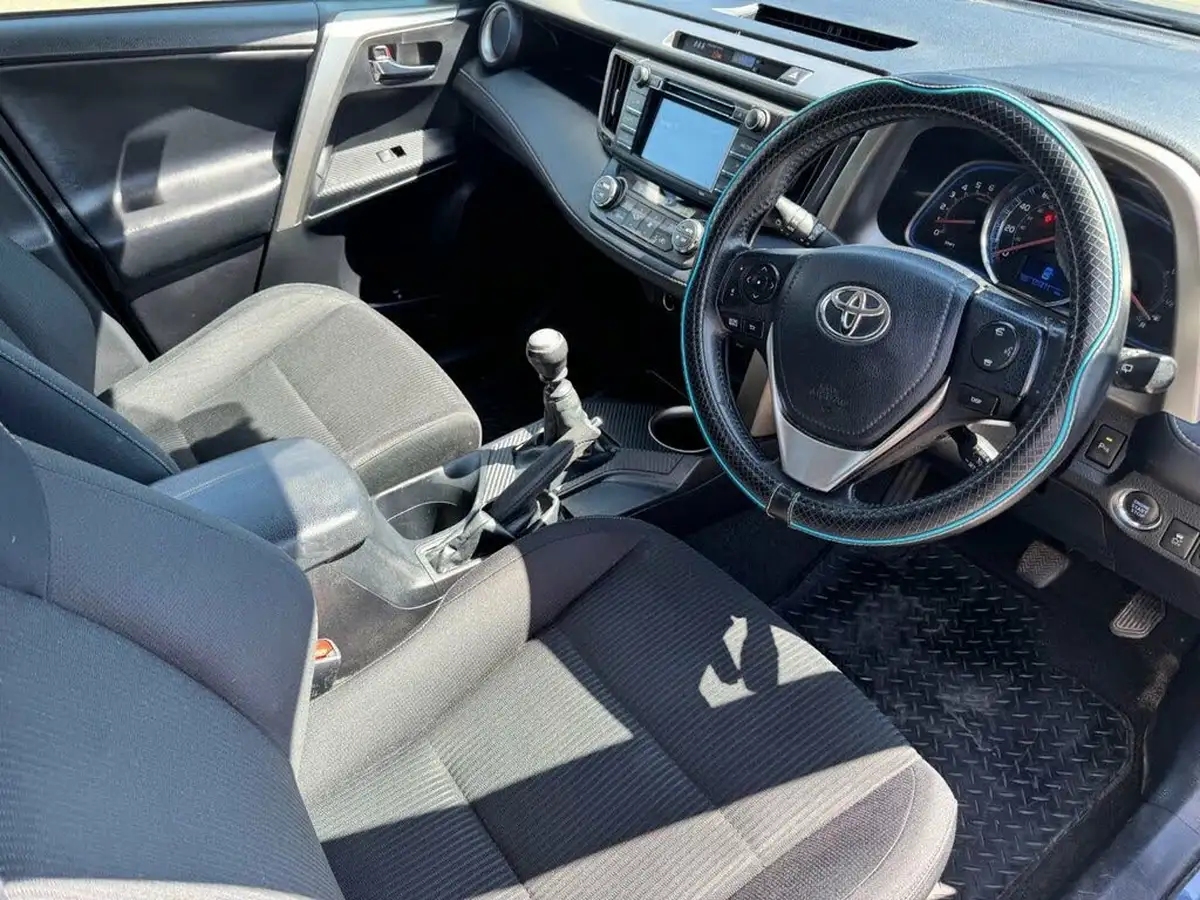 2014-toyota-rav4-20td-icon-20d-4d-awd-big-37