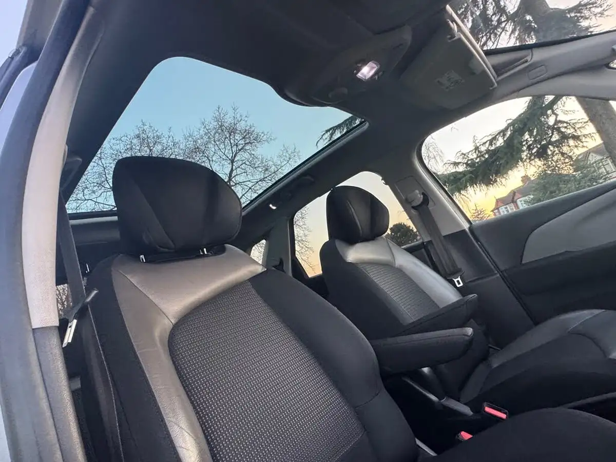 2016-citroen-c4-picasso-16bluehdi-flair-eat6-big-43