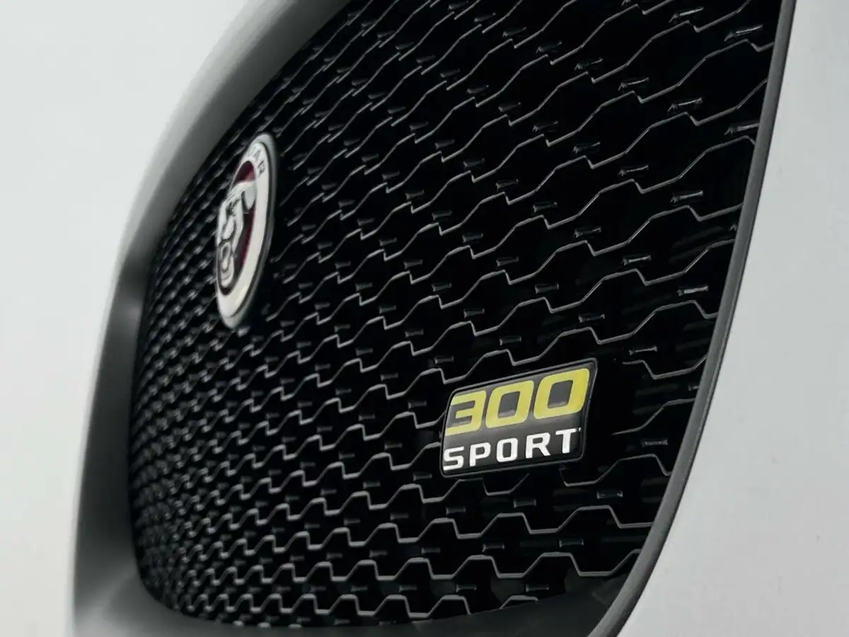 2020-jaguar-f-pace-20i-300-sport-big-10