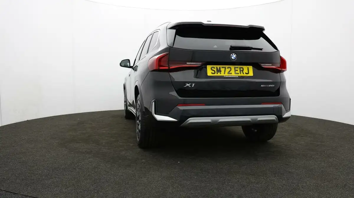 2022-bmw-x1-15-sdrive20i-xline-big-30