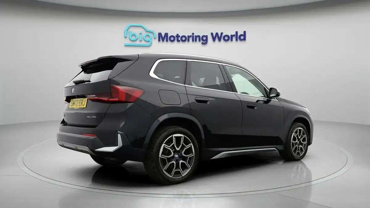 2022-bmw-x1-15-sdrive20i-xline-big-6