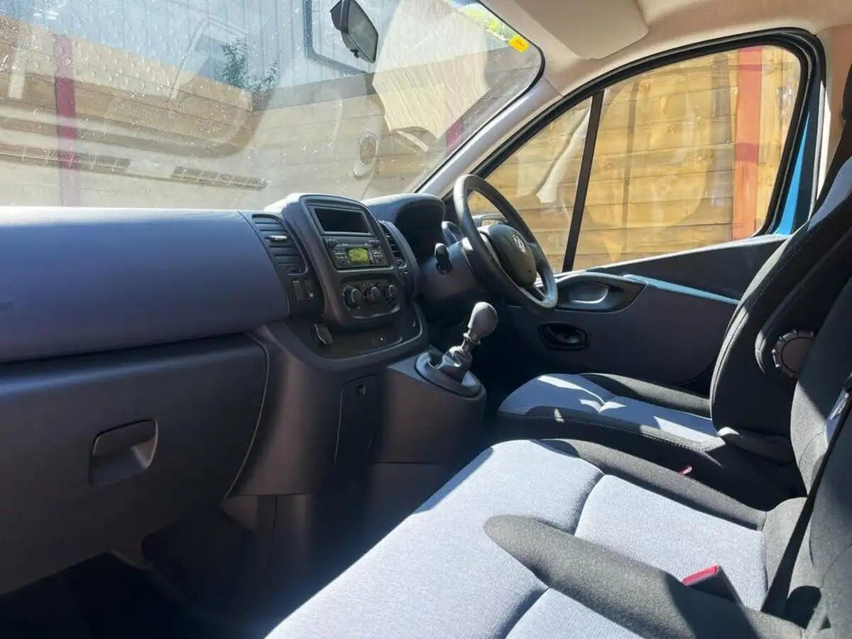 2017-vauxhall-vivaro-16cdti-2900-l2h1-95pseu6-ss-9-seats-combi-big-18