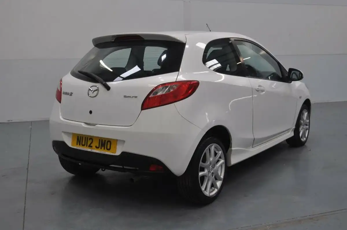 2012-mazda-mazda2-13-tamura-3d-big-4