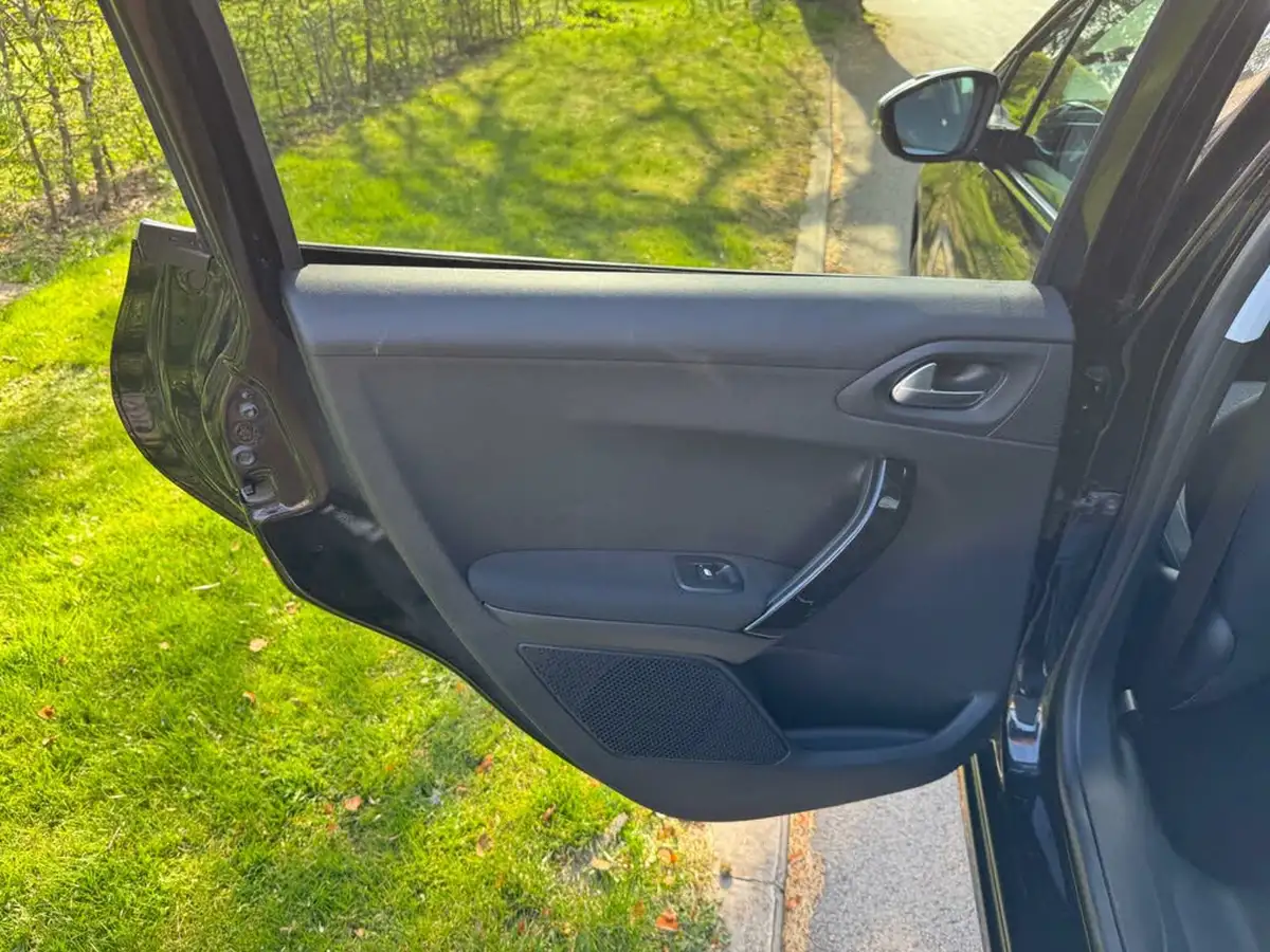 2018-peugeot-208-12-puretech-allure-premium-ss-big-24