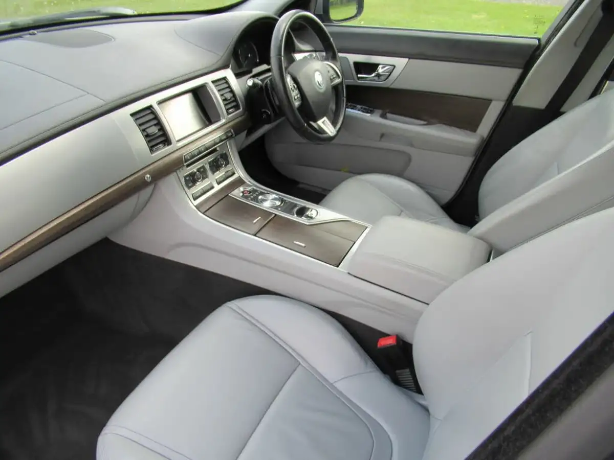 2013-jaguar-xf-22td-luxury-163ps-ss-saloon-4d-auto-big-19
