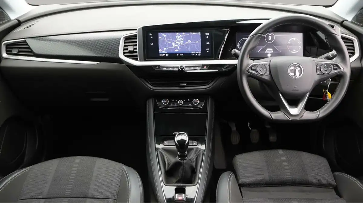 2023-vauxhall-grandland-12-gs-130ps-big-13