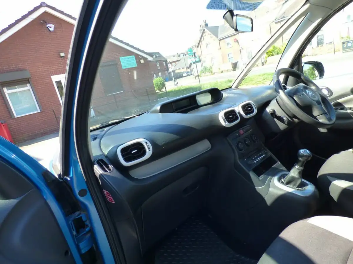 2013-citroen-c3-picasso-16td-selection-big-15