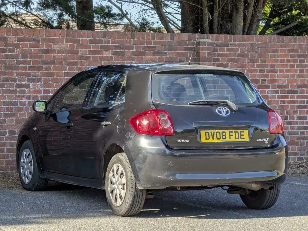 2008-toyota-auris-14-t2-5d-big-17