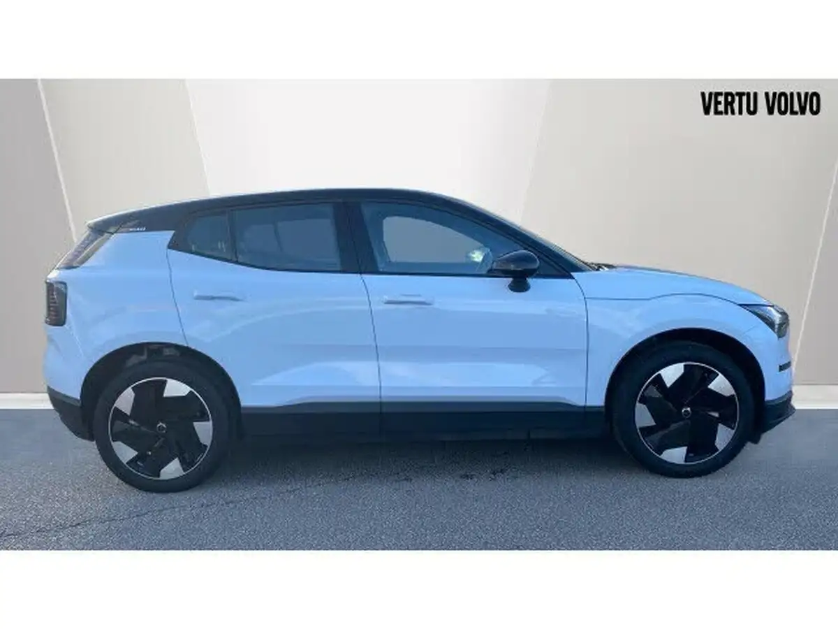 2024-volvo-ex30-e-single-motor-plus-extended-range-big-2