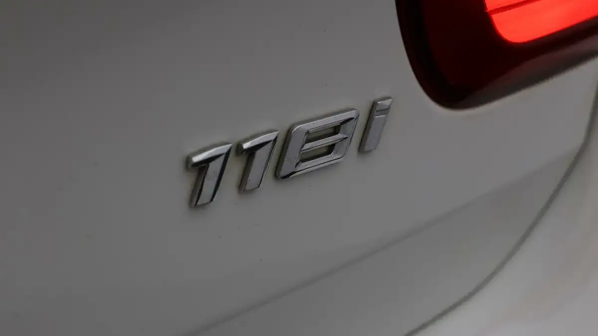 2018-bmw-1-series-15-118i-m-sport-3d-big-19