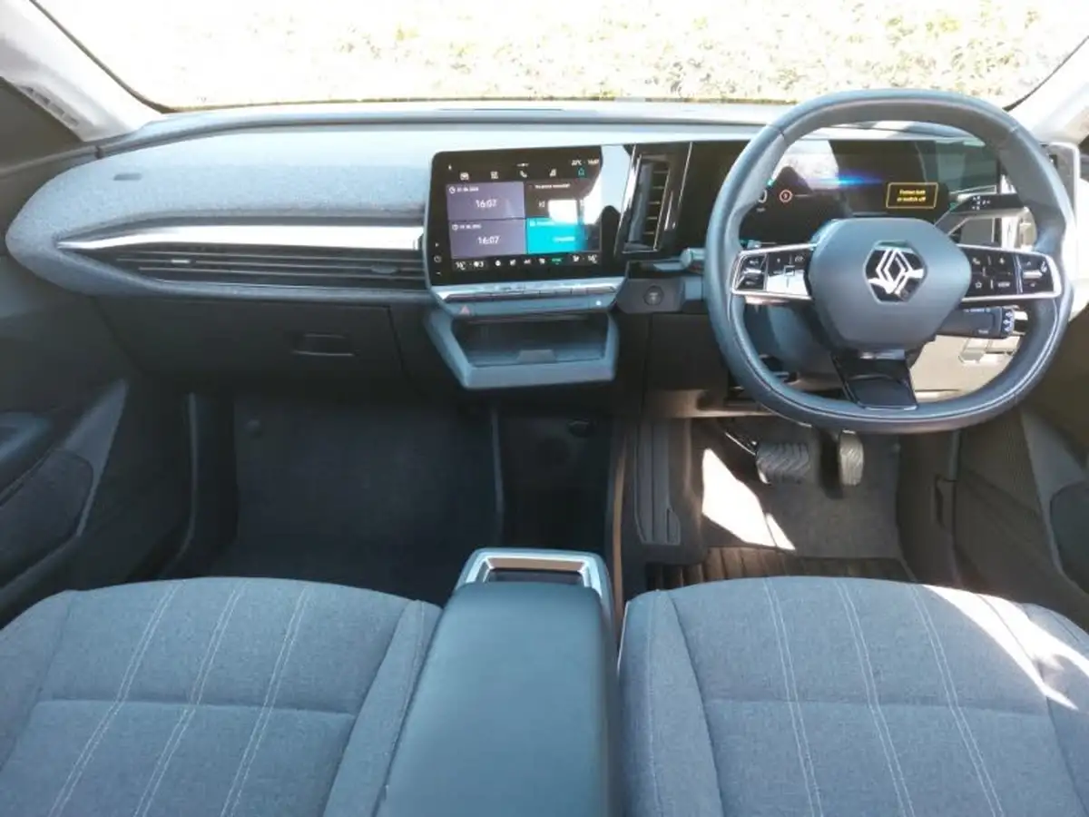2022-renault-megane-e-tech-e-equilibre-big-2