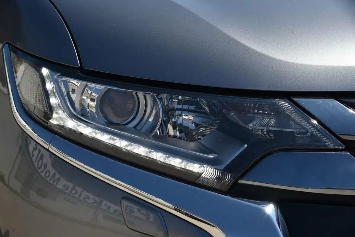 2018-mitsubishi-outlander-20-juro-phev-big-10