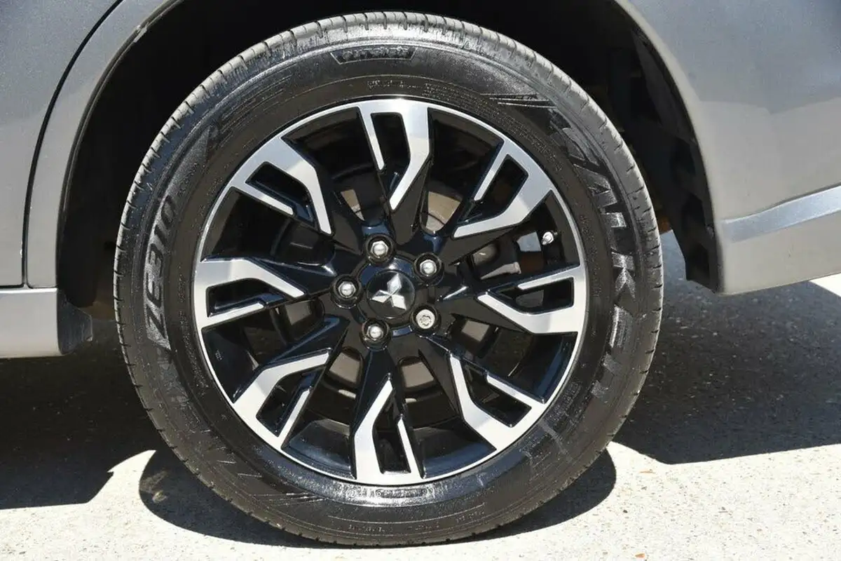 2018-mitsubishi-outlander-20-juro-phev-big-62