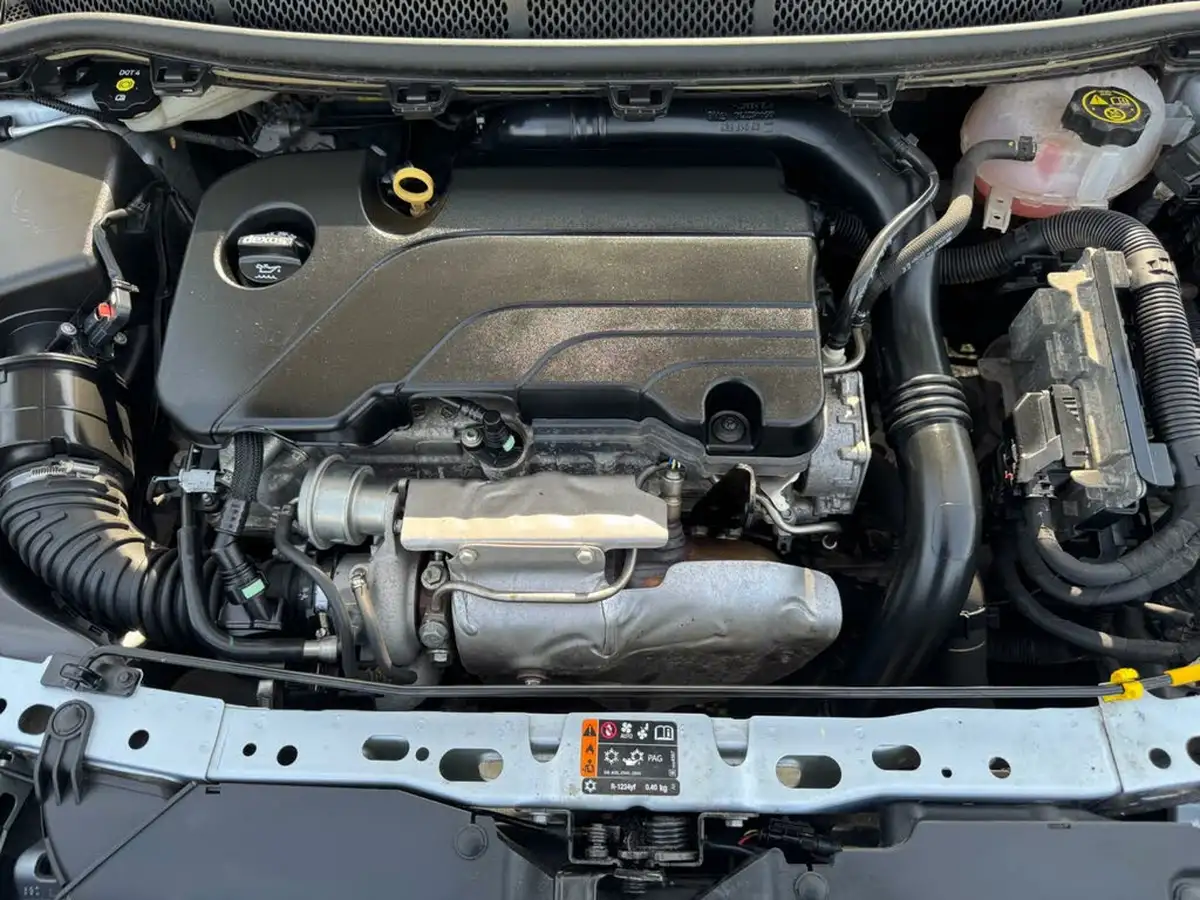 2019-vauxhall-astra-14i-16v-turbo-sri-nav-ss-hatchback-big-23