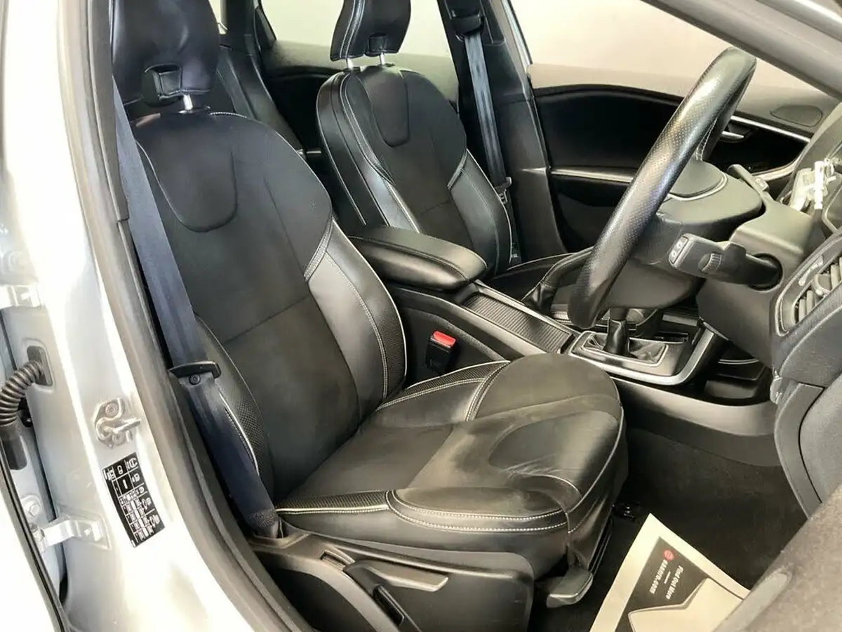 2018-volvo-v40-20td-d3-r-design-big-2