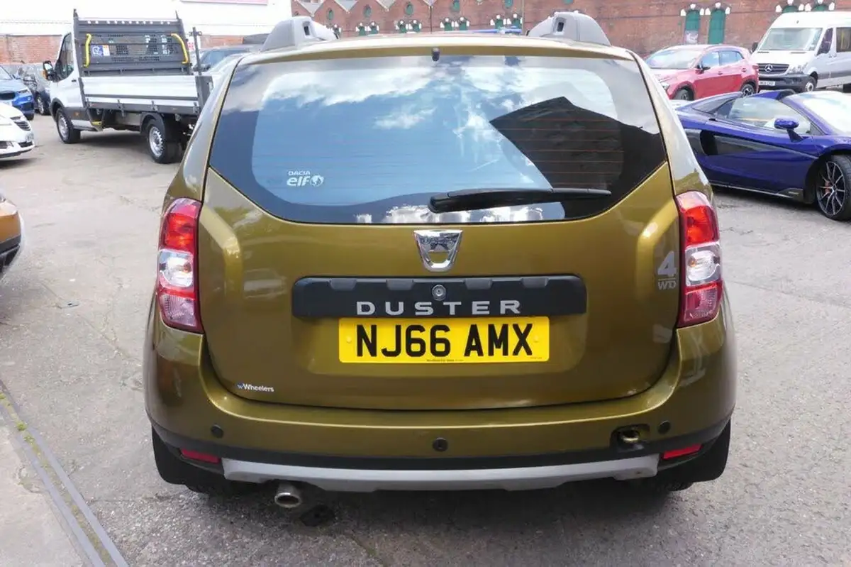 2016-dacia-duster-15dci-laureate-110hp-eu6-4x4-window-van-big-12