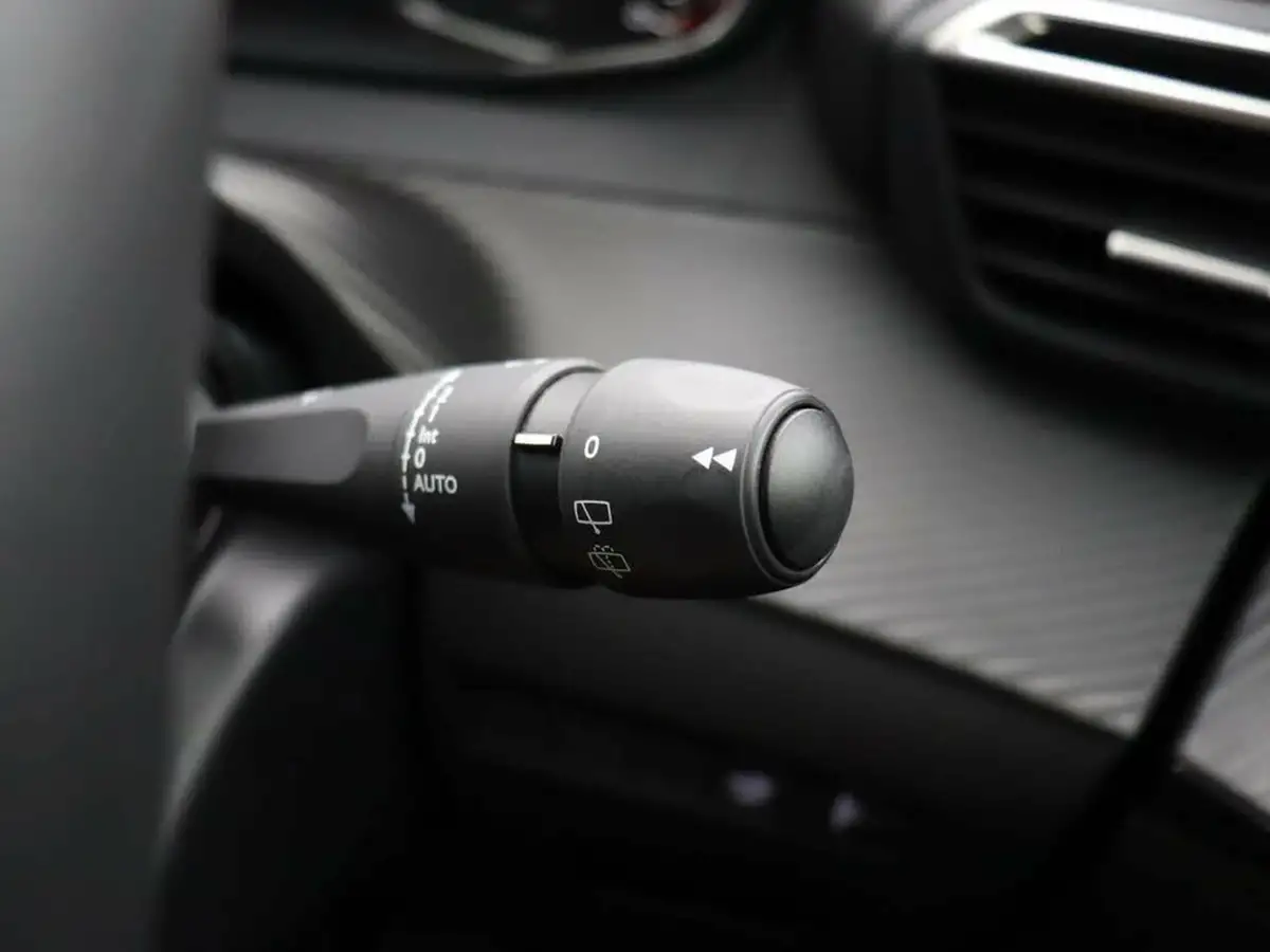 2023-peugeot-2008-suv-12-puretech-active-big-42