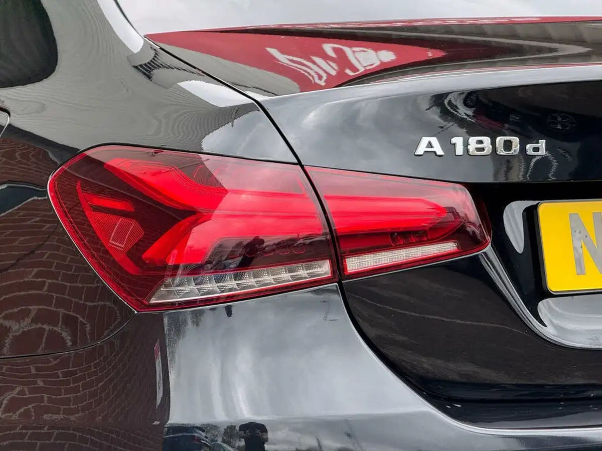 2019-mercedes-benz-a-class-15d-a180d-amg-line-saloon-4d-7g-dct-big-40