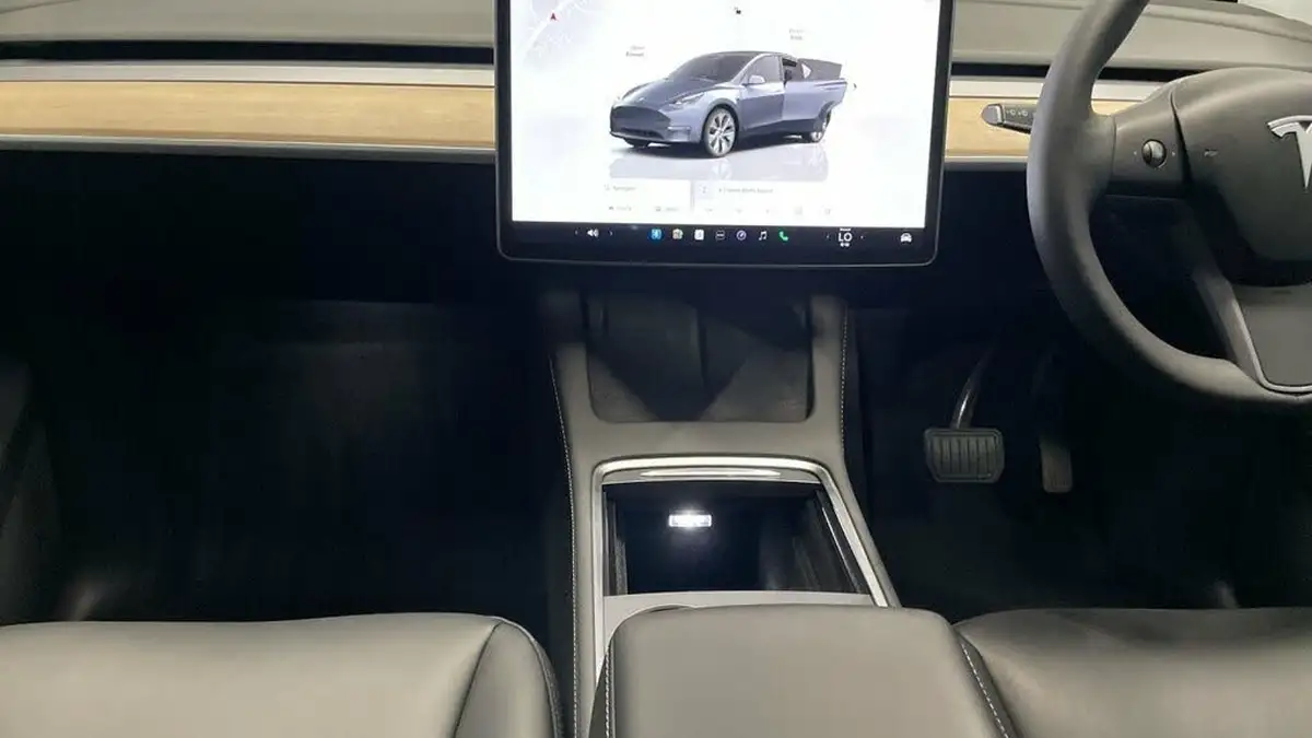 2022-tesla-model-y-e-long-range-big-15