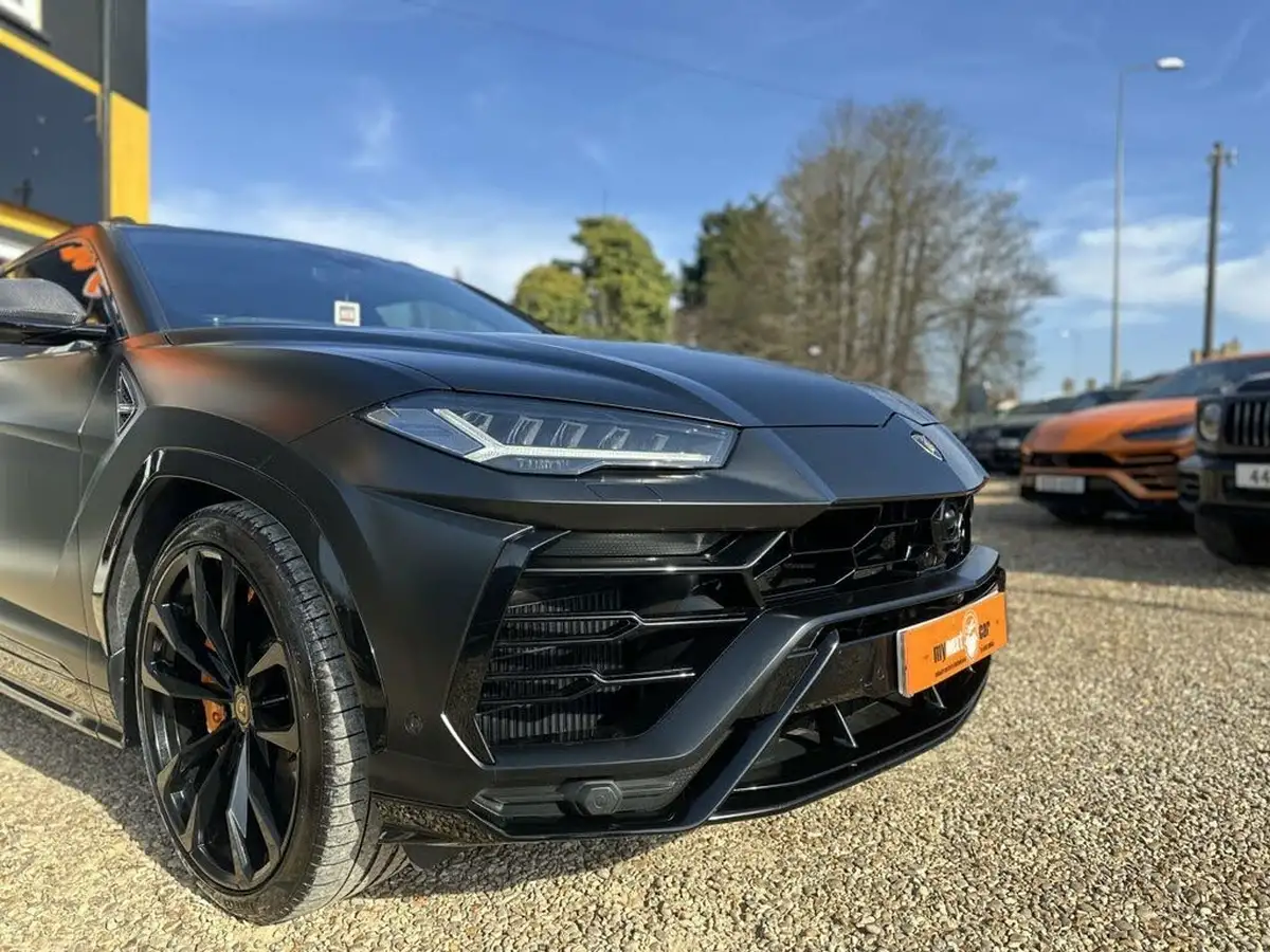 2022-lamborghini-urus-40-no-trim-big-1