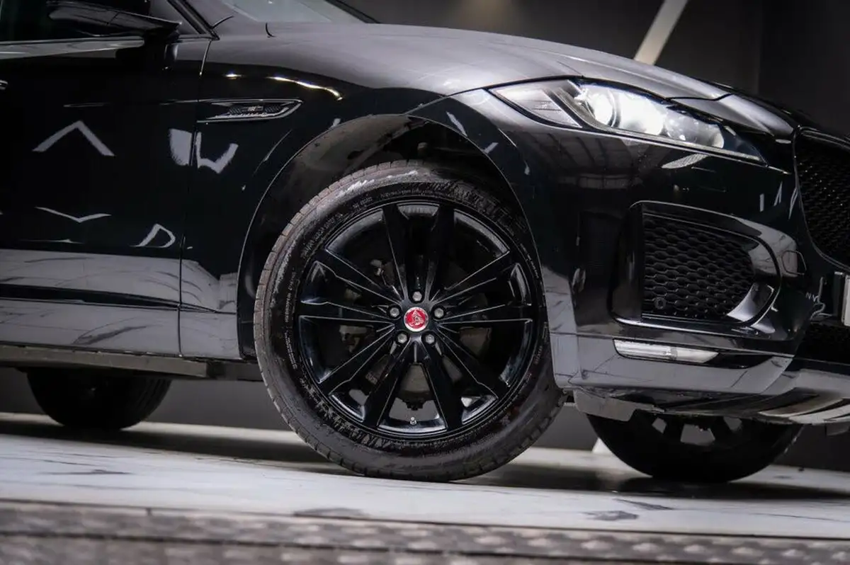 2020-jaguar-f-pace-20-i4d-chequered-flag-180ps-big-27