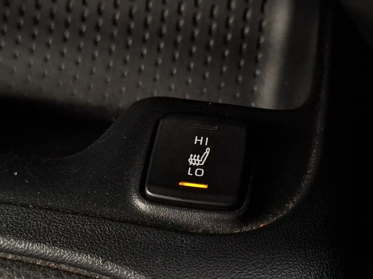 2022-toyota-corolla-18-vvt-i-icon-120bhp-trk-hatchback-5d-big-13