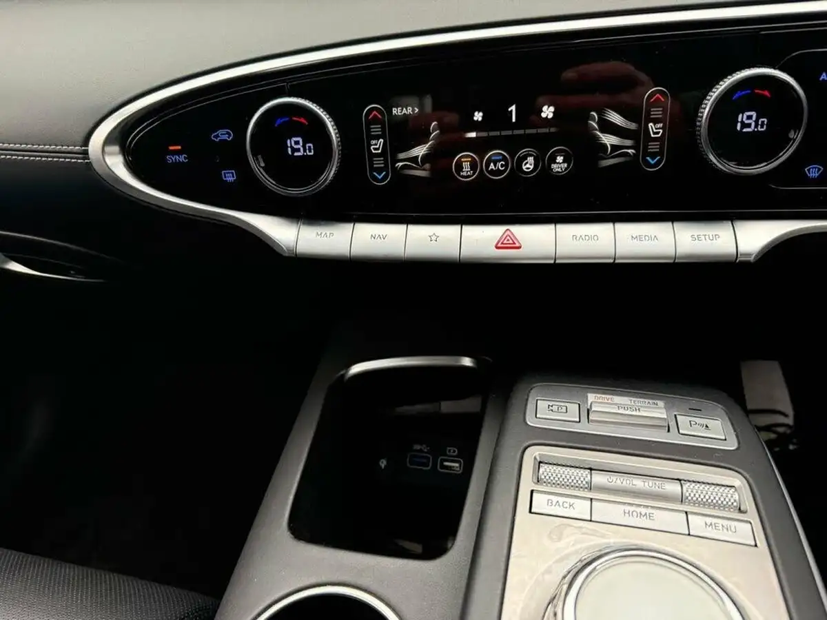 2023-genesis-gv70-e-sport-line-big-7