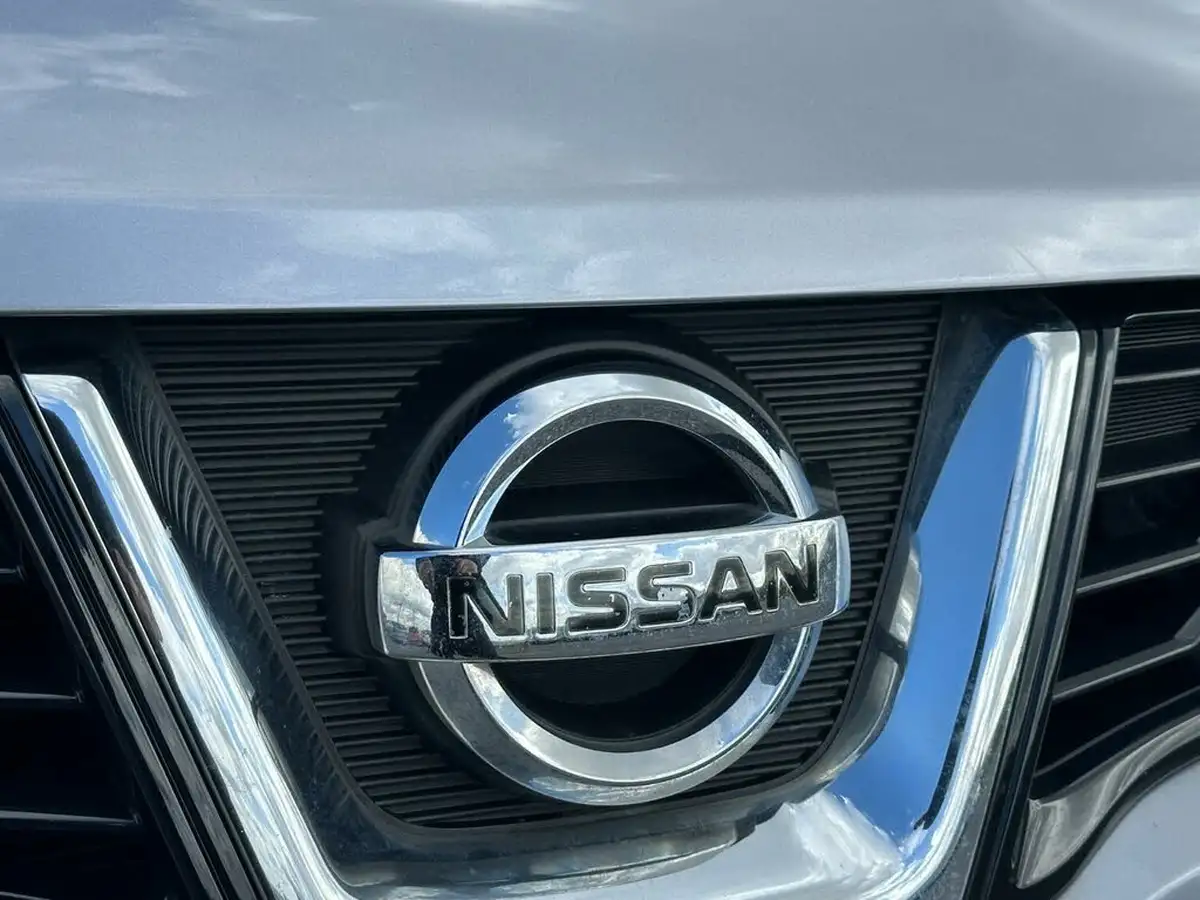 2011-nissan-qashqai-16-acenta-big-2