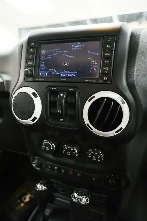 2014-jeep-wrangler-28crd-polar-5d-big-22