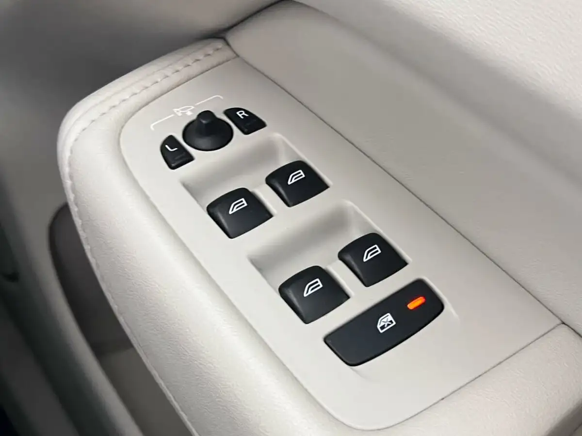 2018-volvo-xc60-20-t8-inscription-pro-390bhp-twin-engine-big-43