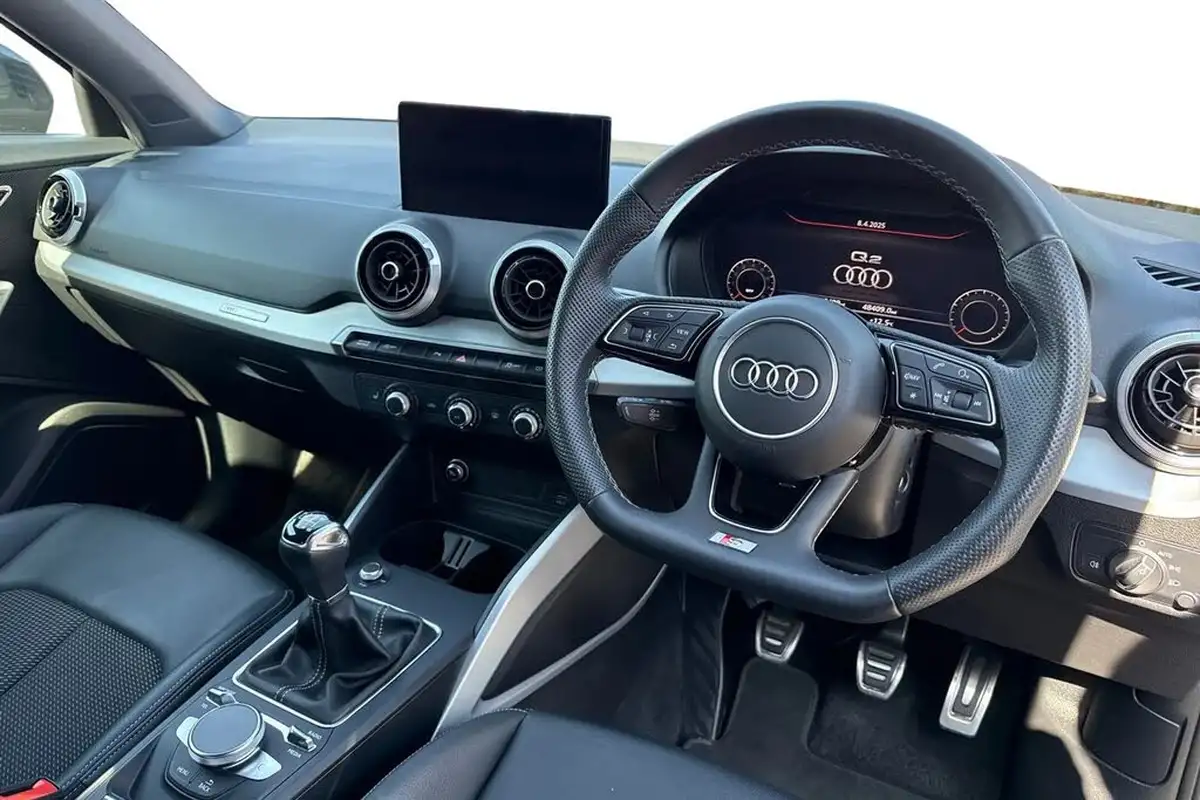 2022-audi-q2-10-30-tfsi-black-edition-big-17