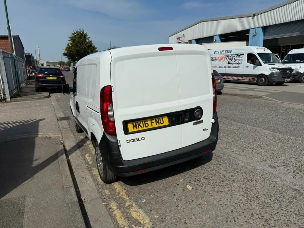 2015-fiat-doblo-cargo-13td-v-l1-refrigerated-van-big-17
