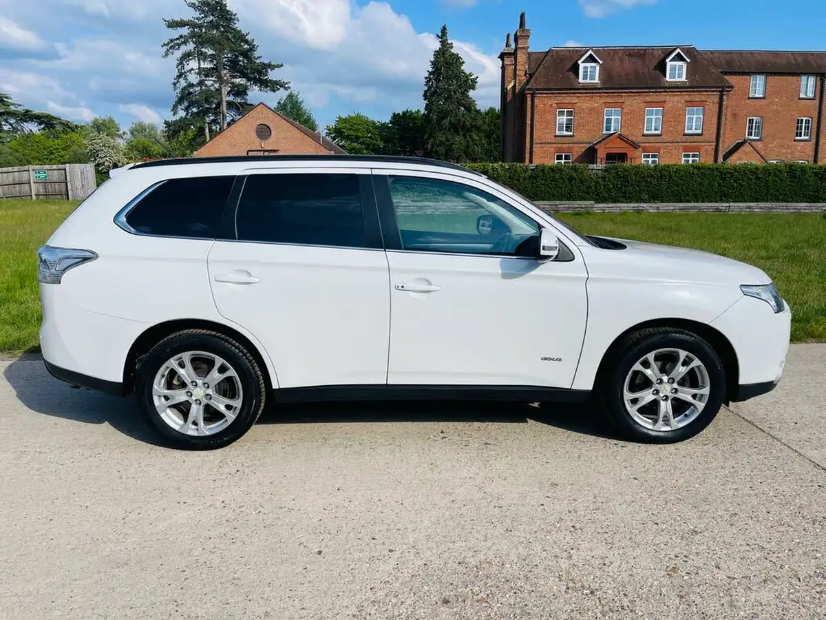 2013-mitsubishi-outlander-22di-d-gx4-big-11