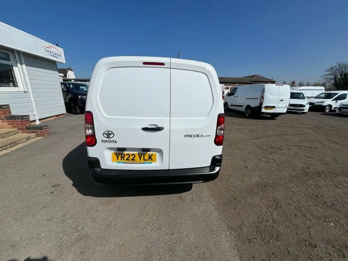 2022-toyota-proace-city-15d-active-big-4