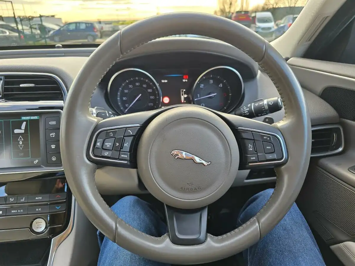 2016-jaguar-xe-20d-prestige-180ps-auto-big-49