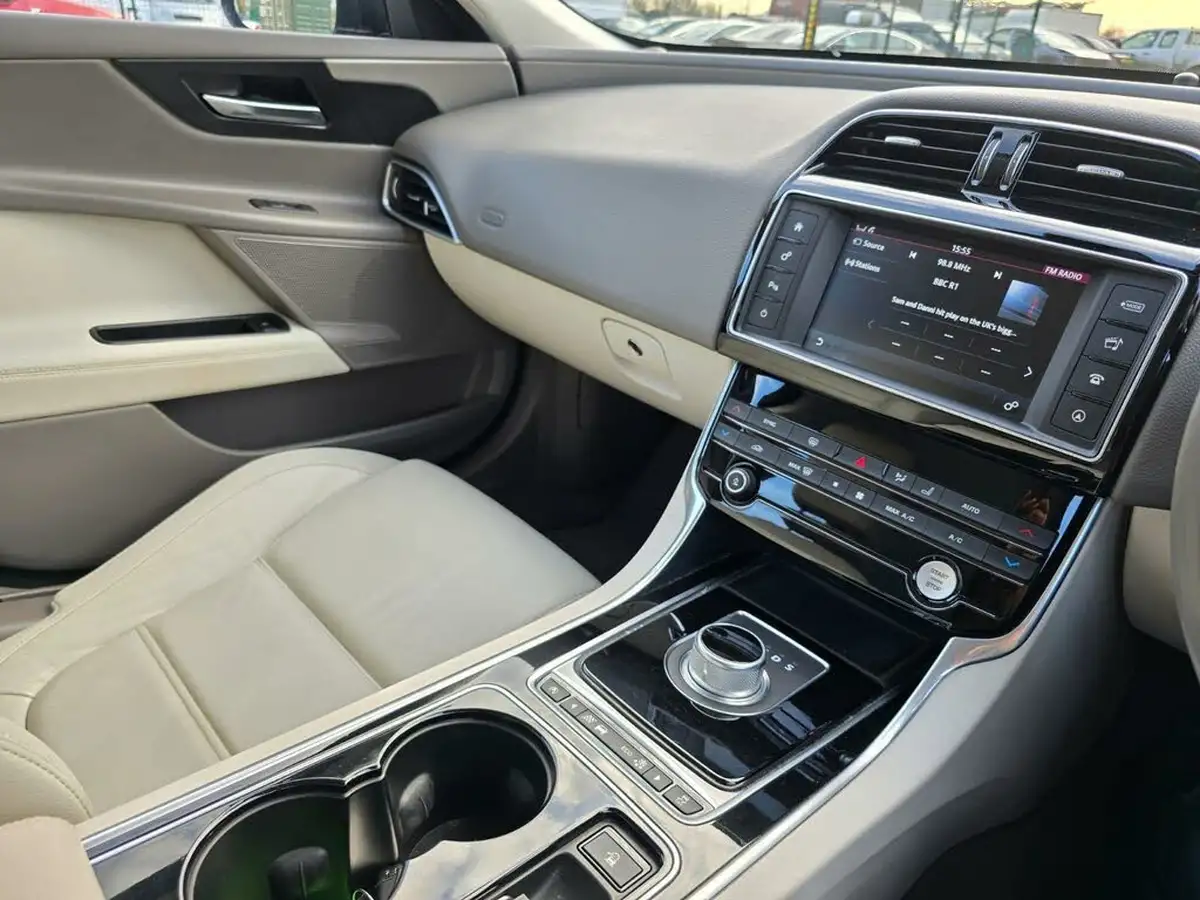 2016-jaguar-xe-20d-prestige-180ps-auto-big-25