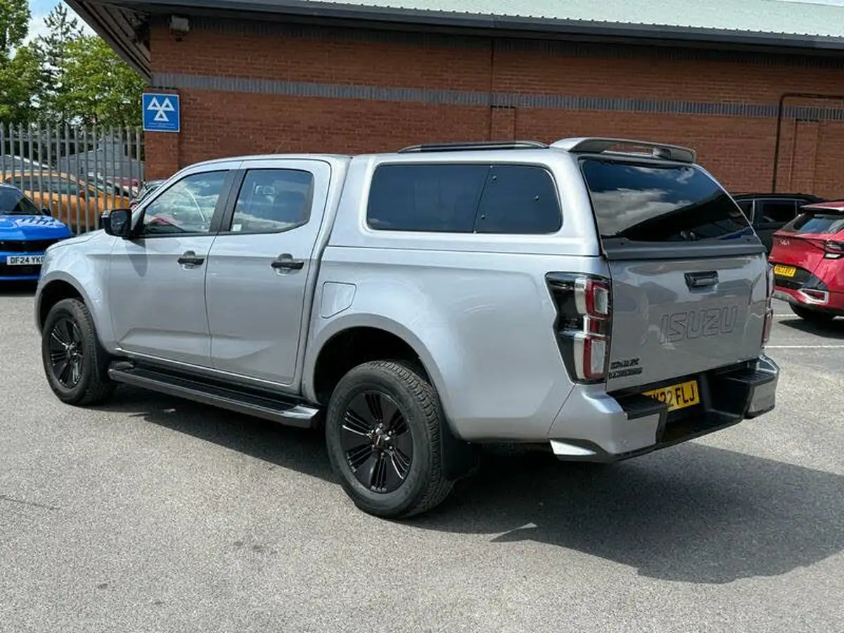 2022-isuzu-d-max-19td-v-cross-pick-up-auto-big-8