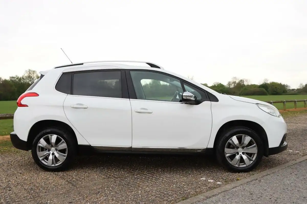 2015-peugeot-2008-crossover-12-puretech-allure-82bhp-big-4
