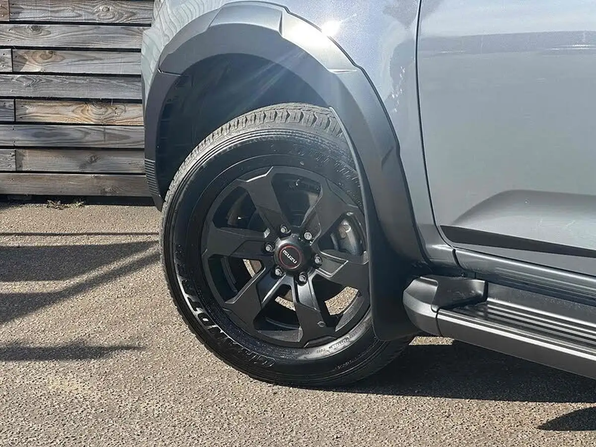 2025-isuzu-d-max-19td-v-cross-steel-edition-auto-big-25