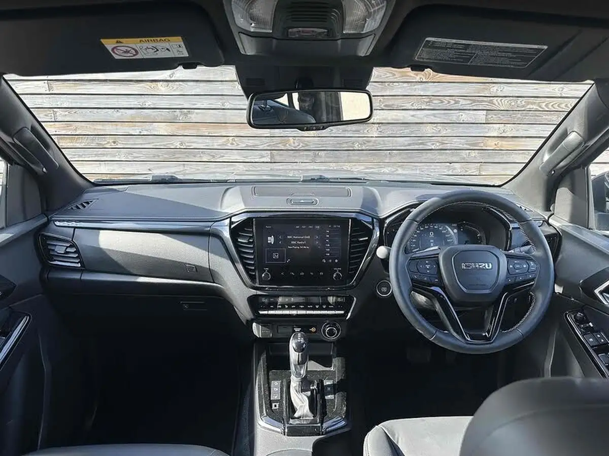2025-isuzu-d-max-19td-v-cross-steel-edition-auto-big-1