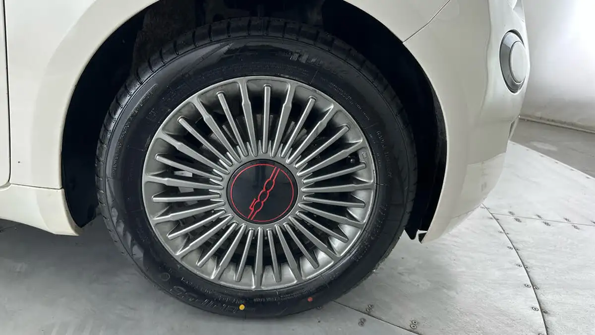 2022-fiat-500-e-red-117bhp-big-19