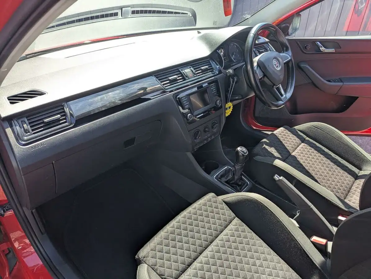 2017-skoda-rapid-12-tsi-sport-big-28