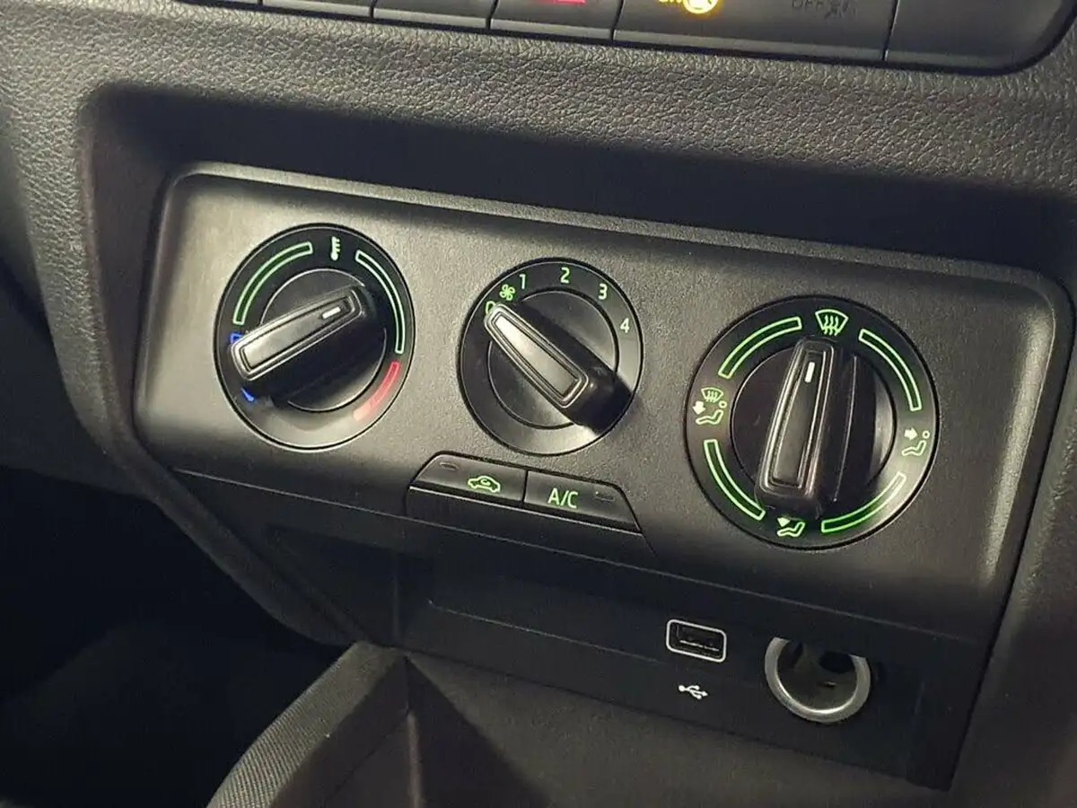 2019-skoda-fabia-10-tsi-colour-edition-big-43