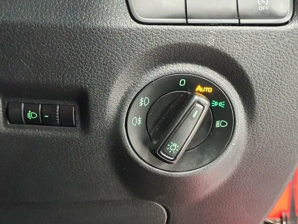 2019-skoda-fabia-10-tsi-colour-edition-big-39
