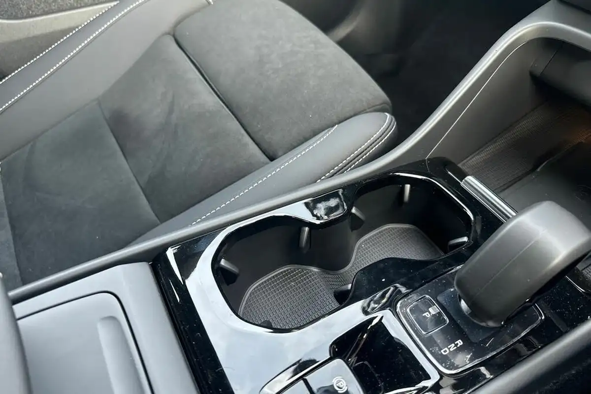2024-volvo-xc40-20-b3-plus-big-12