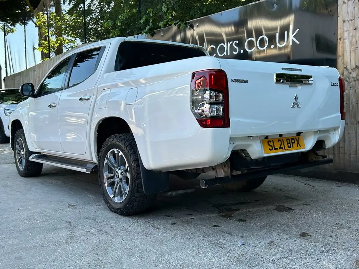 2021-mitsubishi-l200-22di-d-barbarian-big-11