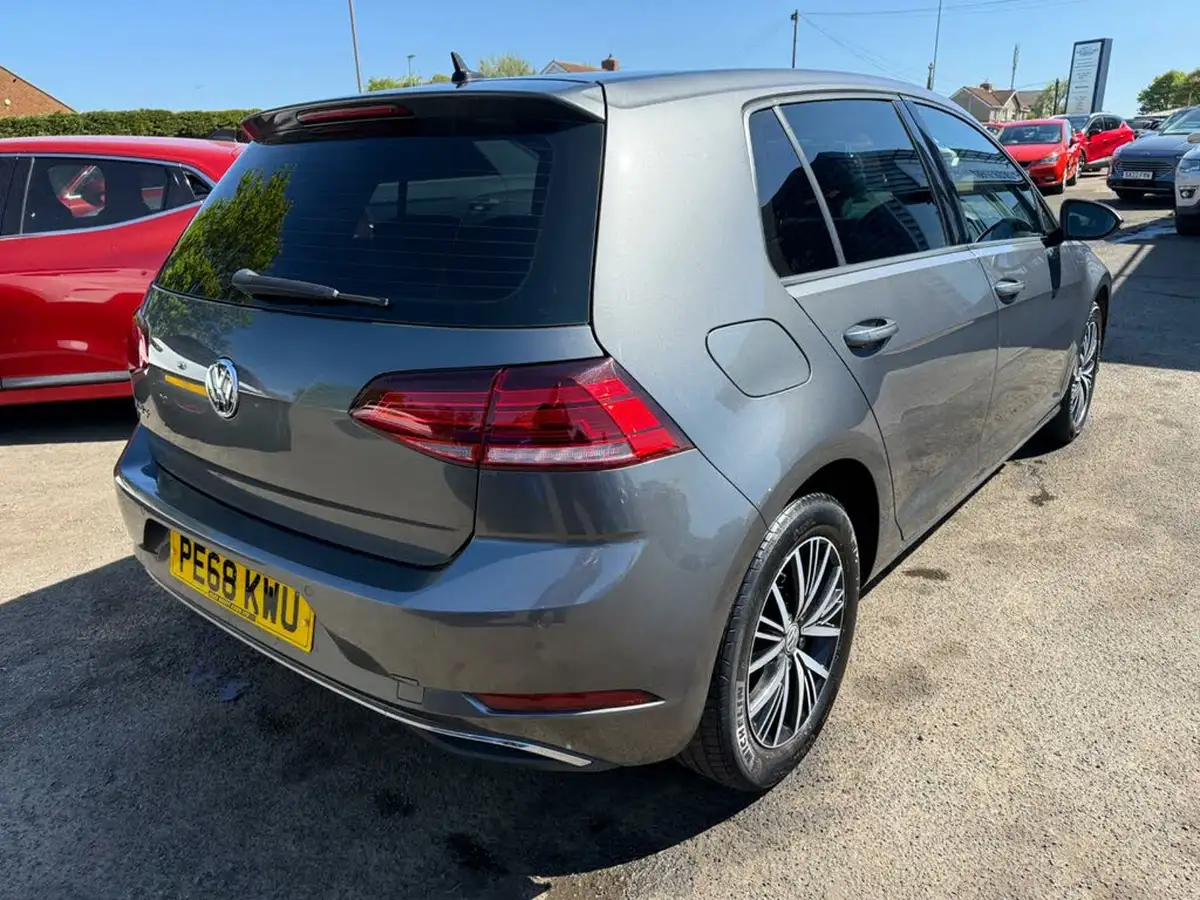 2018-volkswagen-golf-10-tsi-se-115ps-hatchback-5d-big-12