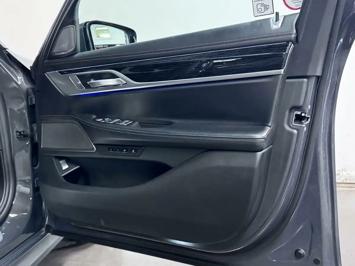 2022-bmw-7-series-30-745e-m-sport-big-15