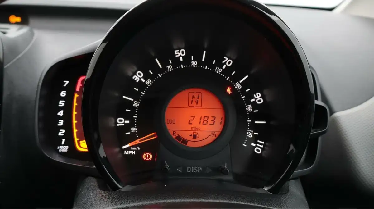 2019-peugeot-108-10-allure-hatchback-5d-2-tronic-big-10